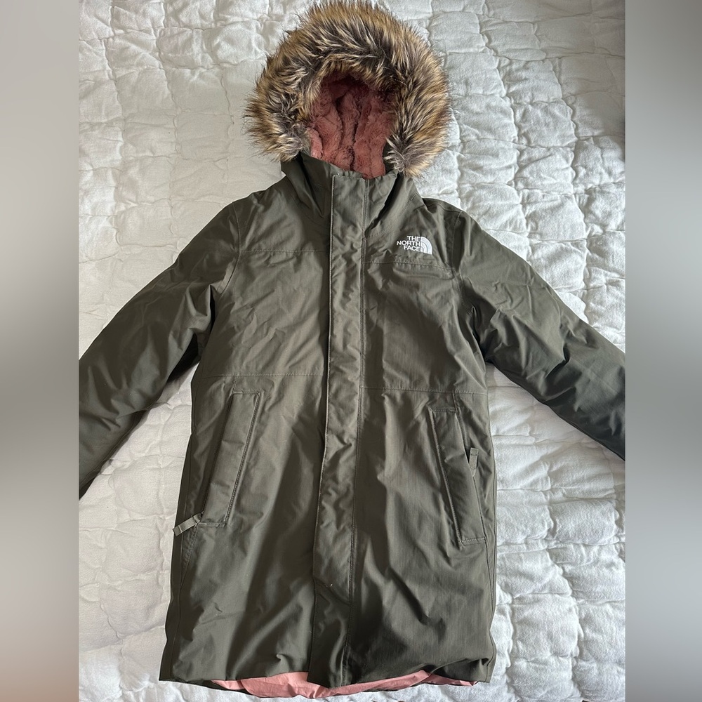 Girls North Face winter coat, size 10/12, 550
